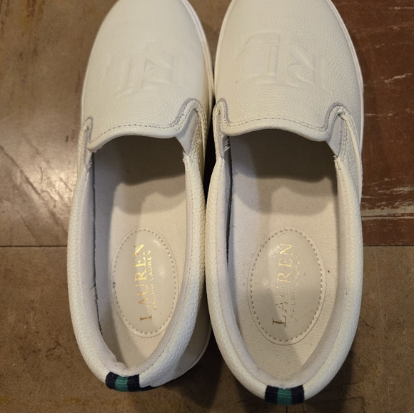 Lauren Ralph Lauren slip on shos sneakers in a women's size 7.5. EUC - Picture 9 of 14